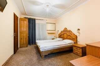 Мотели Everest Ивано-Франковск Двухместный номер Делюкс с 1 кроватью и балконом-9